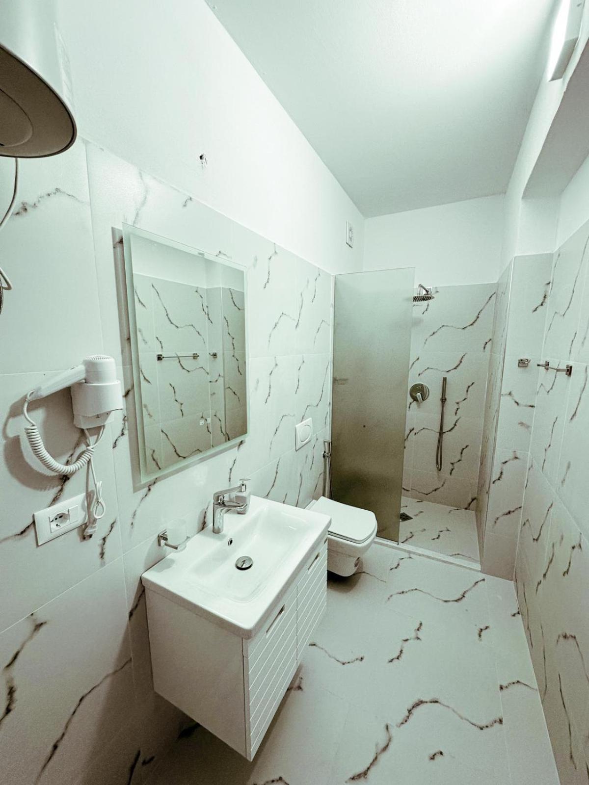 Vizion Hotel Shkoder Exterior photo