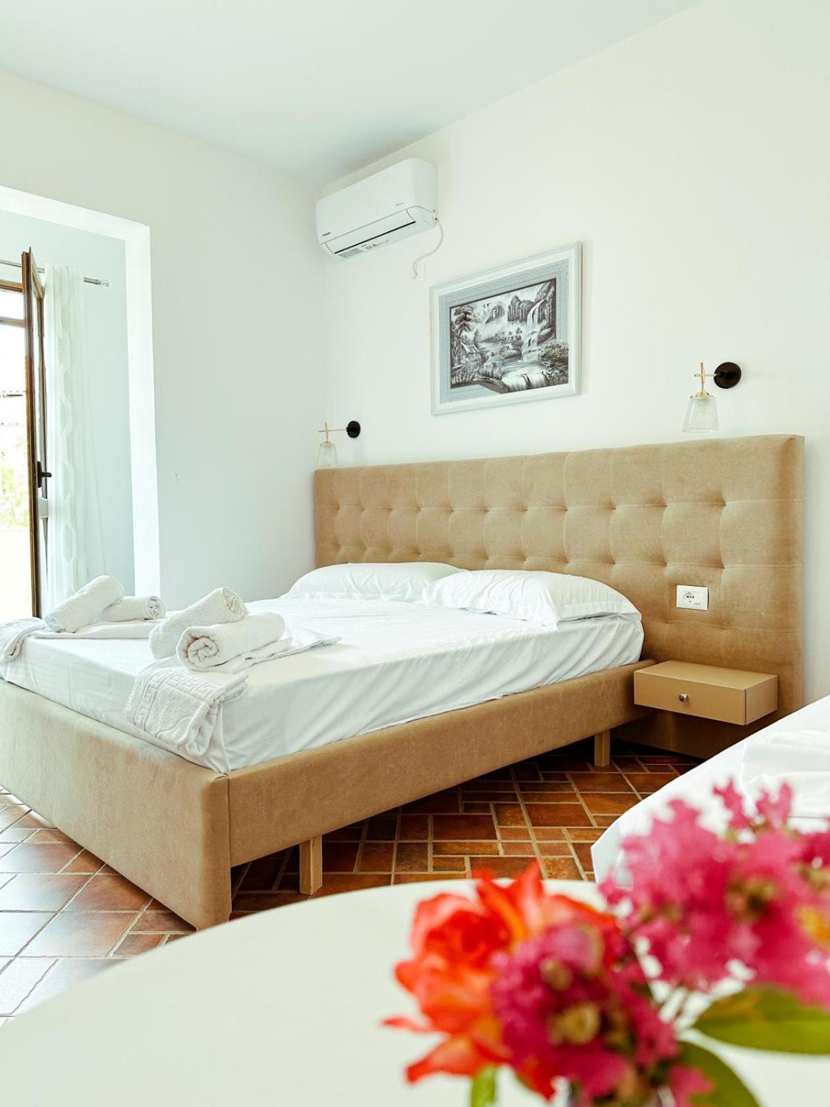 Vizion Hotel Shkoder Exterior photo