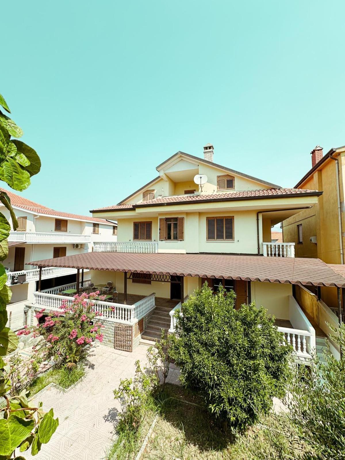 Vizion Hotel Shkoder Exterior photo