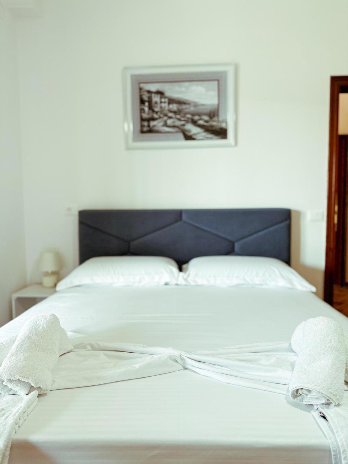 Vizion Hotel Shkoder Exterior photo